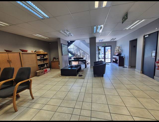 2,495M² WAREHOUSE TO LET IN GOSFORTH PARK